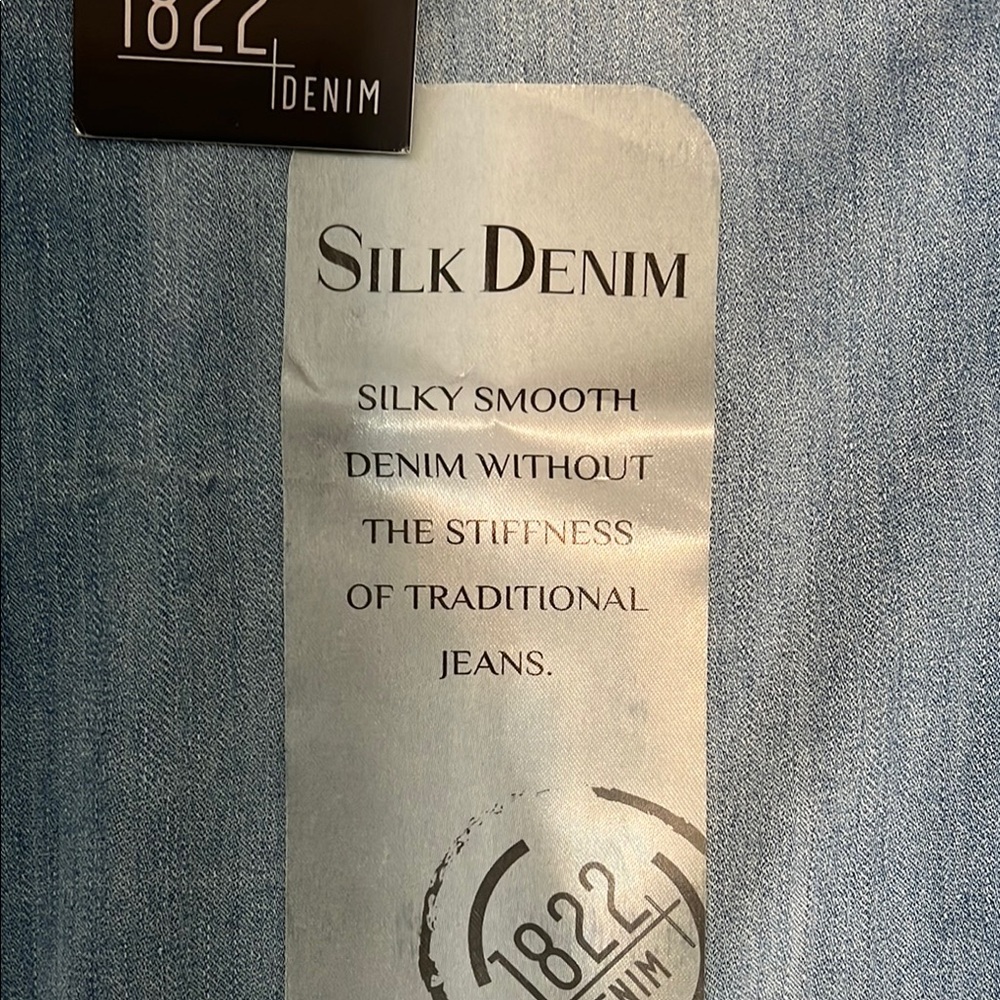 Women's light Stonewash Blue Jeans - Picture 3 of 8